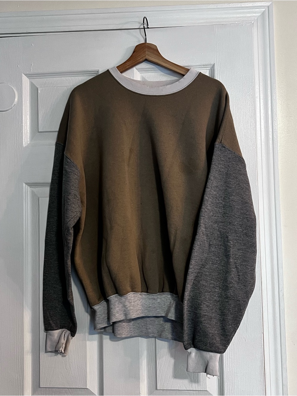 Men's Olive & Gray Colorblock Crewneck Sweatshirt